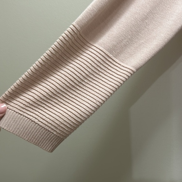 Light cardigan. - Picture 3 of 4